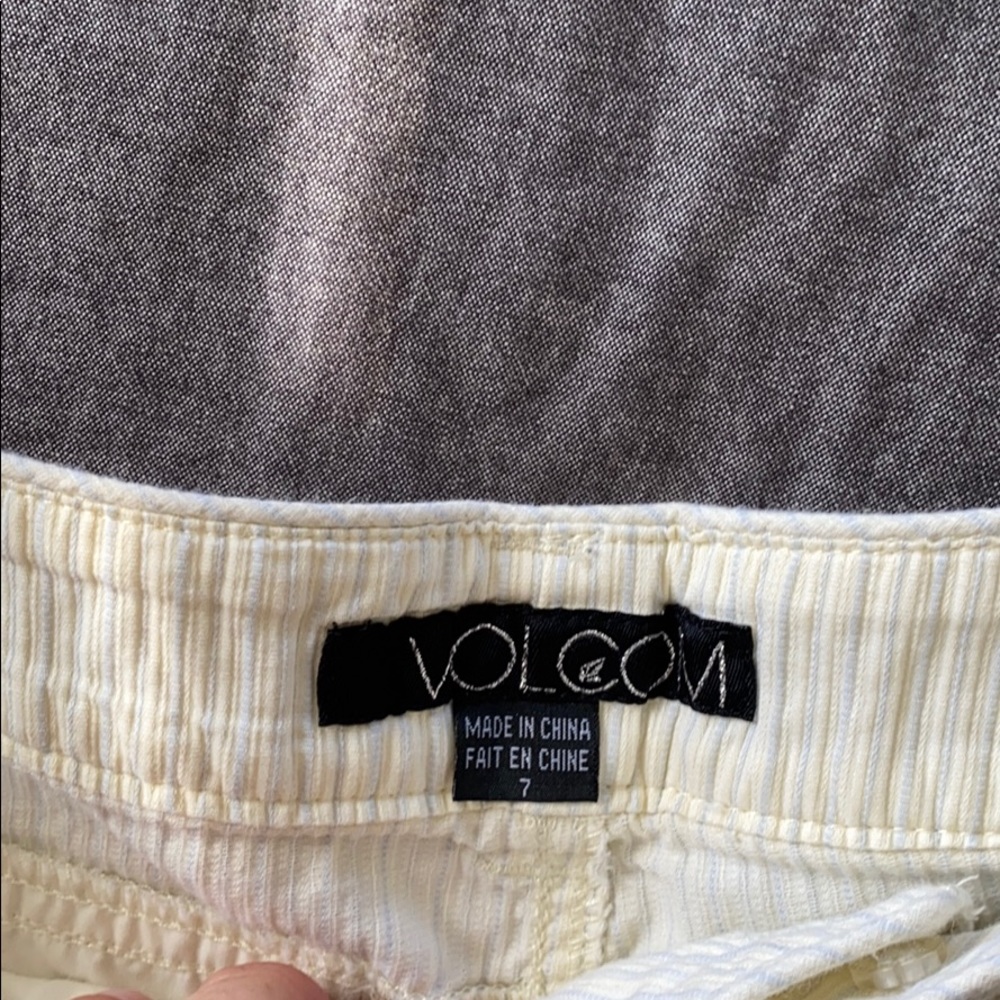 Volcom shorts - Picture 5 of 6